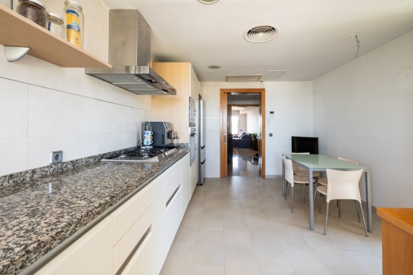 Penthouse with panoramic rooftop terrace and sea views in Illetas