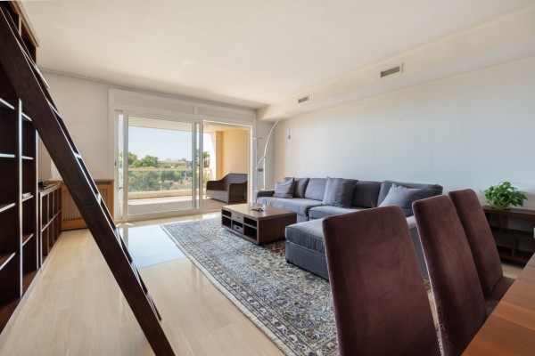 Penthouse with panoramic rooftop terrace and sea views in Illetas