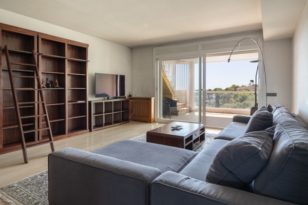 Penthouse with panoramic rooftop terrace and sea views in Illetas