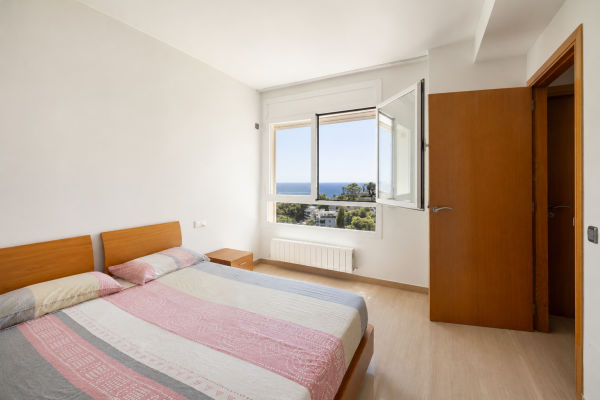 Penthouse with panoramic rooftop terrace and sea views in Illetas