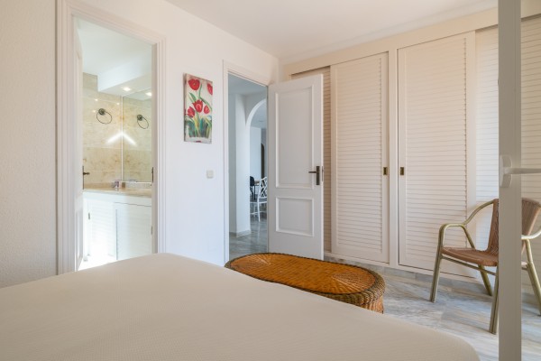 Apartamento en primera línea de mar con jardín privado en Ambassador Park