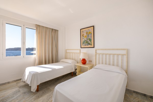 Apartamento en primera línea de mar con jardín privado en Ambassador Park