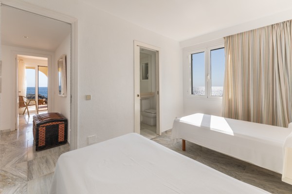 Apartamento en primera línea de mar con jardín privado en Ambassador Park