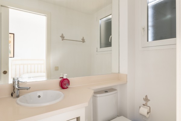 Apartamento en primera línea de mar con jardín privado en Ambassador Park