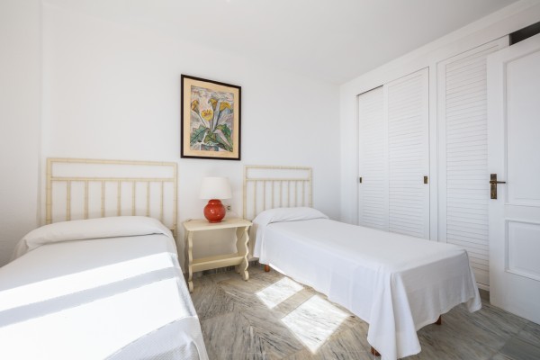 Apartamento en primera línea de mar con jardín privado en Ambassador Park