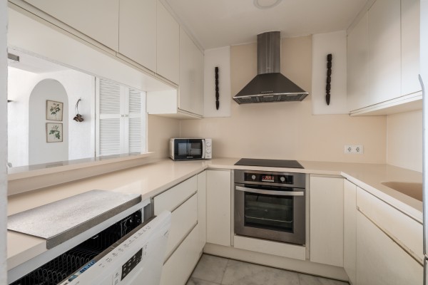 Apartamento en primera línea de mar con jardín privado en Ambassador Park