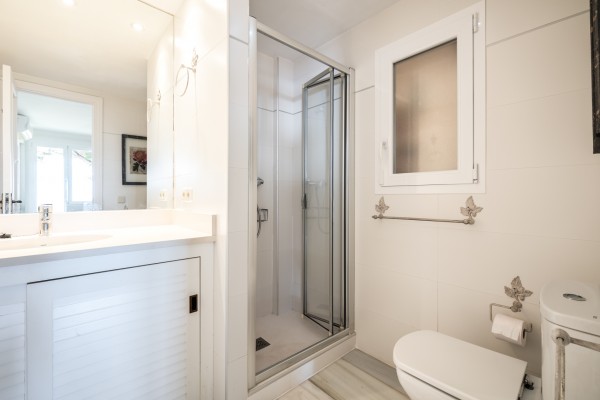 Apartamento en primera línea de mar con jardín privado en Ambassador Park