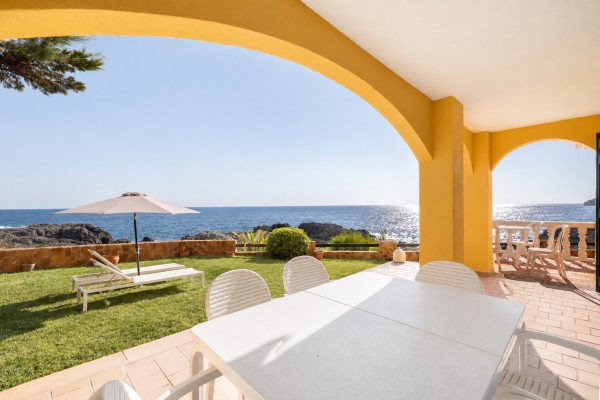 Apartamento en primera línea de mar con jardín privado en Ambassador Park