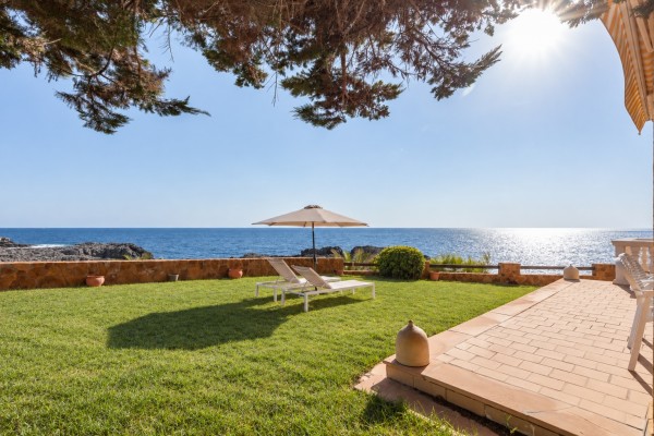 Apartamento en primera línea de mar con jardín privado en Ambassador Park