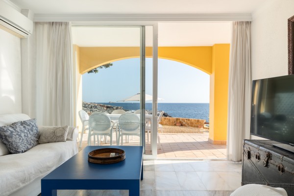 Apartamento en primera línea de mar con jardín privado en Ambassador Park