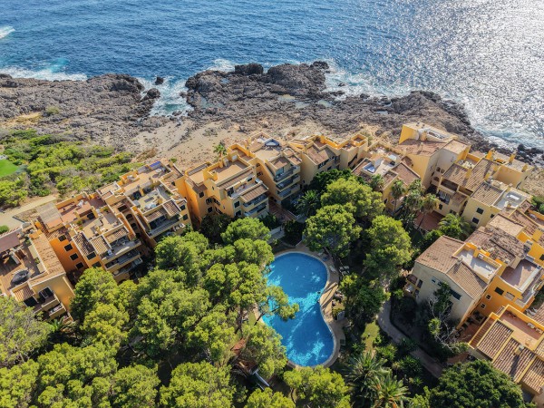 Apartamento en primera línea de mar con jardín privado en Ambassador Park