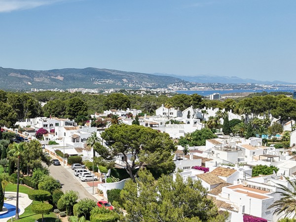 Chalet pareado con piscina privada en Sol de Mallorca