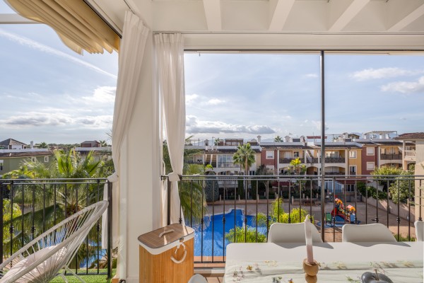 Ático de 4 dormitorios con solárium privado de 100 m² en Es Caülls