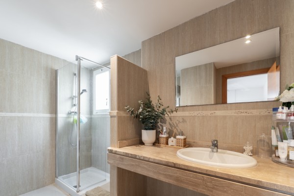Ático de 4 dormitorios con solárium privado de 100 m² en Es Caülls