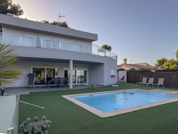 Detached house with pool in El Toro