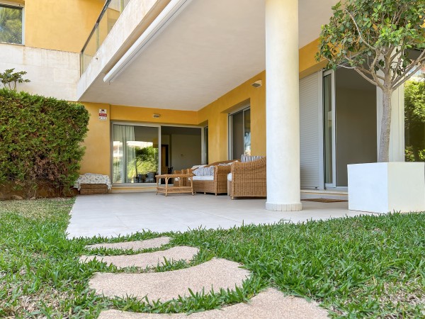 Planta baja con 4 habitaciones en venta en Sol de Mallorca