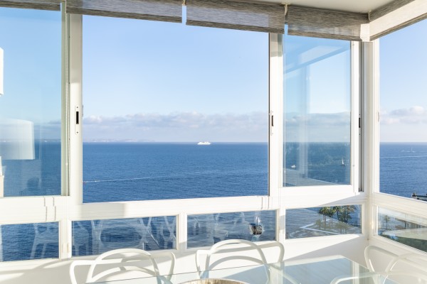 Espléndido apartamento con vistas al mar en primera línea de la zona más solicitada