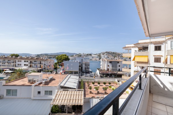 Acogedor apartamento en el centro de Santa Ponça con piscina y parking