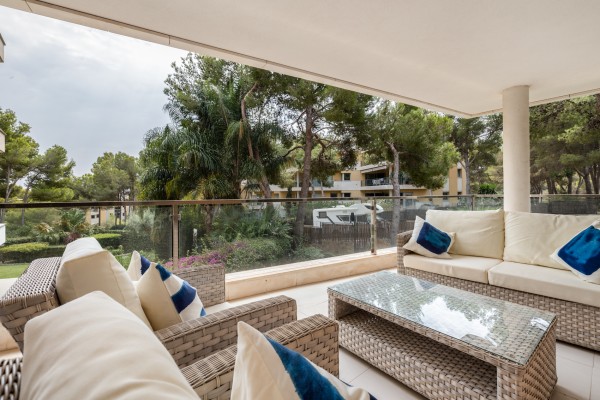 Amplio Apartamento de 3 Dormitorios en Floresta de Mar con Piscinas y Jardines