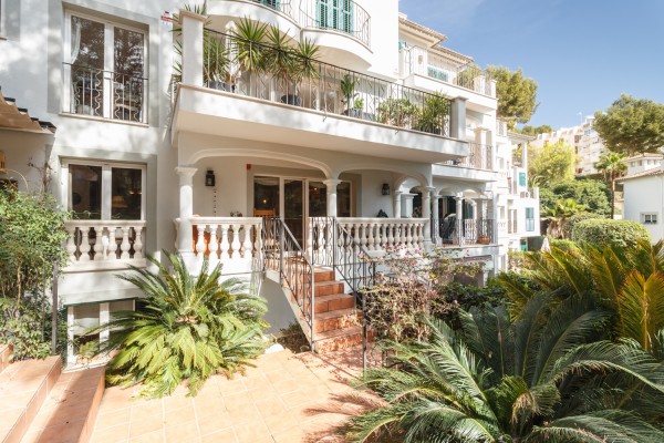Renovated duplex apartment with spacious private terraces in Cas Català