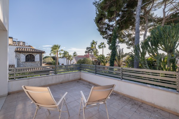 Townhouse Villa with Private Garden and Garage near Playa de Muro